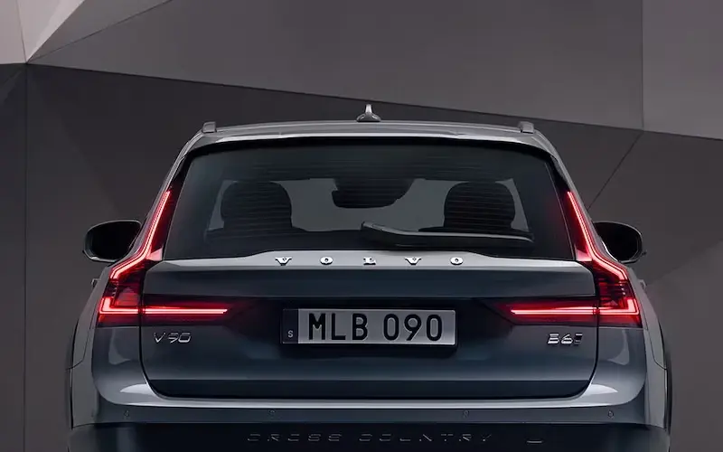 2025 Volvo V90 Cross Country Backside United States autosoto